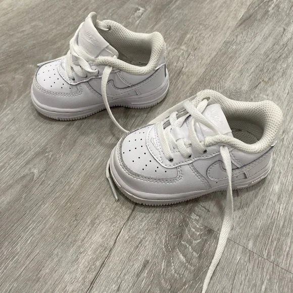 Girls Nike Airforce 1 size 4c original box available with purchase - Picture 2 of 5